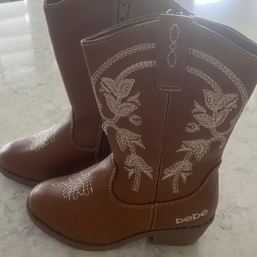 Little Girls size 8 Bebe Brown Western Boots with White Embroidery with heel